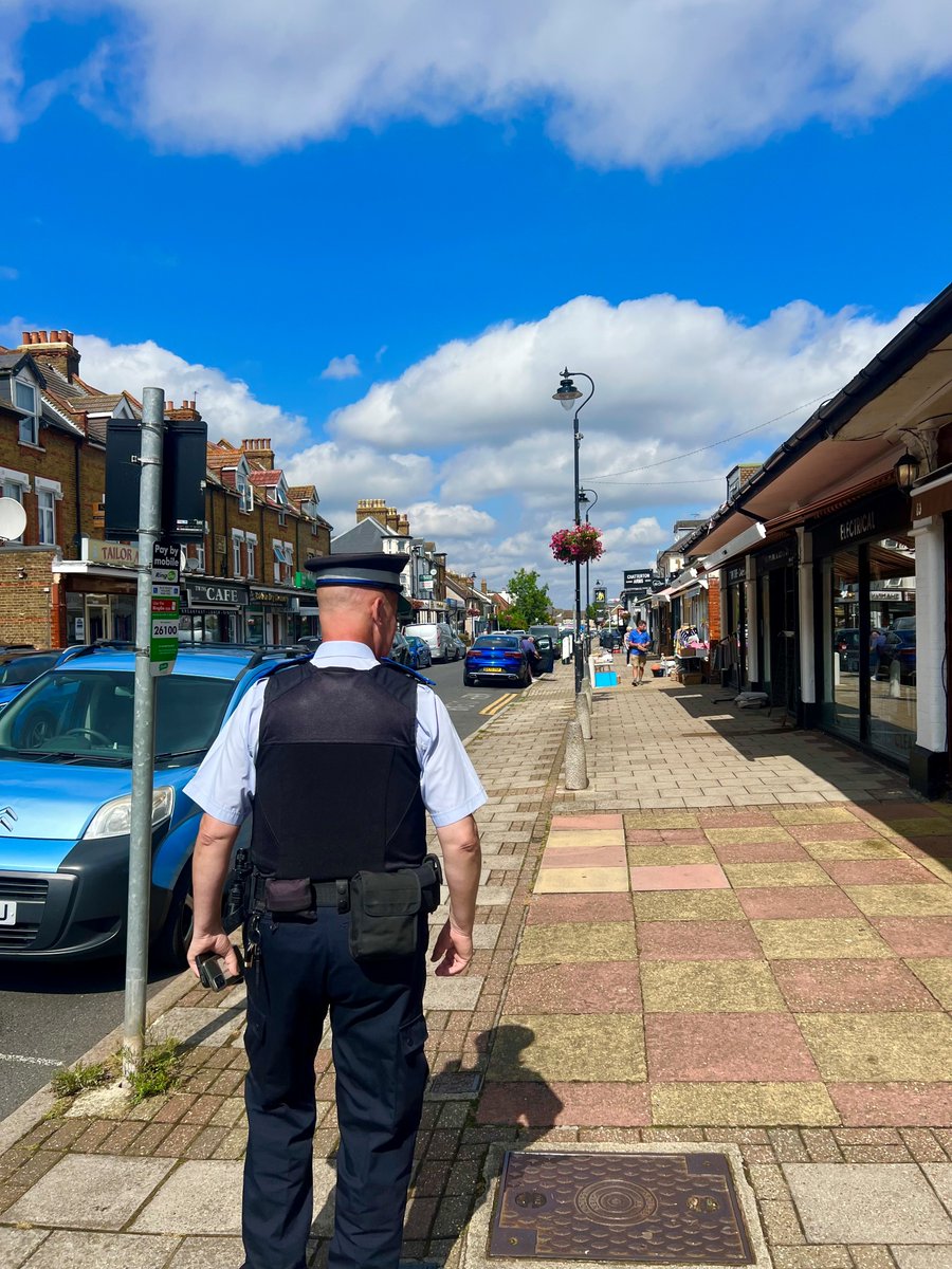 MPSBromleyComm's tweet photo. What a lovely day for a Crime Prevention Street Briefing on Chatterton Road. 
Officers had a stall offering Crime Prevention advice and patrolling Chatterton road speaking with business owners and residents.
@MPSBromley #Bromley #SaferNeighbourhoodTeam https://t.co/2gCl3aWqx8