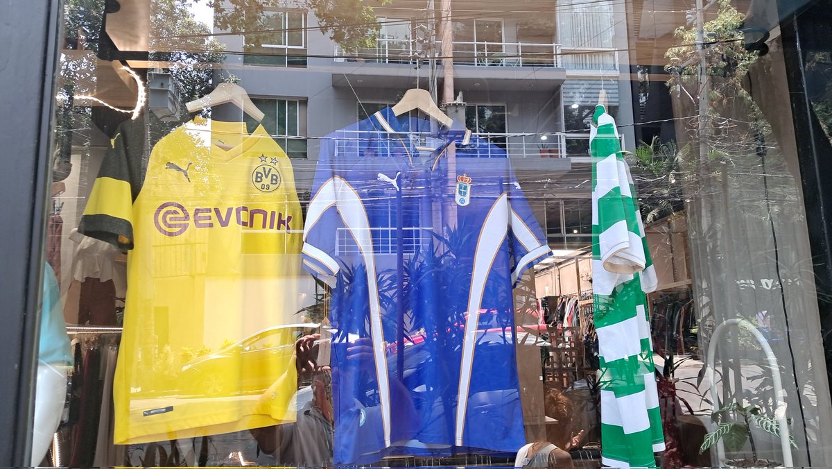 Pasear por Ciudad de Mexico y encontrarte con esta maravilla <a href="/RealOviedo/">Real Oviedo</a> <a href="/GrupoPachuca/">Grupo Pachuca</a> #cdmx