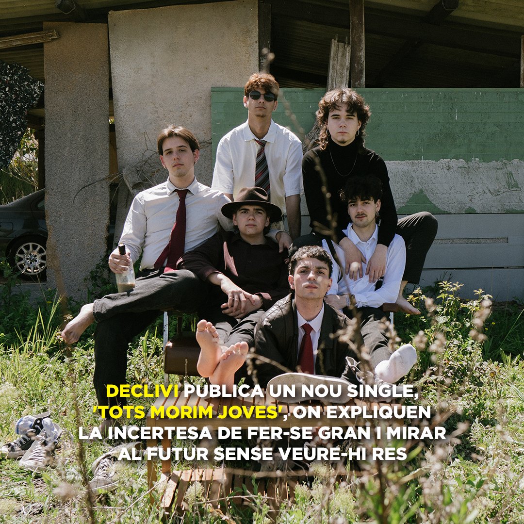 CMusicaManresa's tweet photo. #CMRECORDS 💿 Ja podeu escoltar 'Tots Morim Joves', el nou single de @declivigrup  💥

🤘🏻 La cançó explica la incertesa de fer-se gran, de mirar al futur i no veure-hi res.

🎧 Escolta'l i consulta'n tota la informació!

Més 👉🏻 Link a la bio 

#CasaDeLaMusica #SuportALaCreacio https://t.co/2NpxC8exnp
