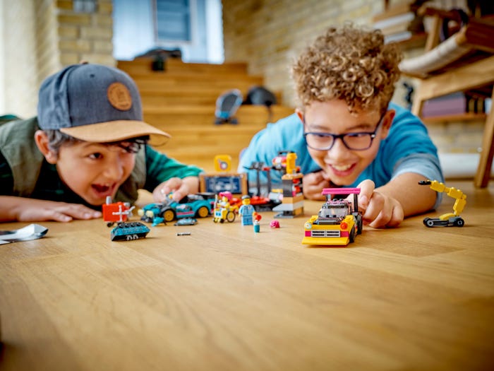 lego_based's tweet image. Spark curiosity with LBT experiments! Have CYP build a car &amp;amp; experiment with different designs to see how changes affect speed &amp;amp; distance.

A great way to blend physics &amp;amp; engineering while promoting inquiry-based learning. 🚗💨

#LEGOScience #STEMInClassrooms #LearningThroughPlay