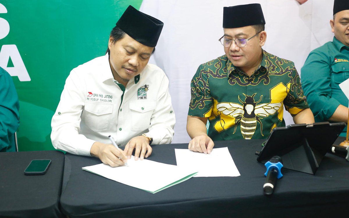 Sukirman_Kir's tweet photo. Bulat dan Tegas, Rapat Pleno DPW PKB Jateng memutuskan:  Memohon &amp; memberikan mandat sepenuhnya kpd Gus Muhaimin @cakimiNOW untuk ditetapkan &amp; disyahkan kembali sebagai Ketua Umum @DPP_PKB dalam Muktamar di Bali. @EmHasanuddin @pkbjawatengah https://t.co/QJzN1jCMh7