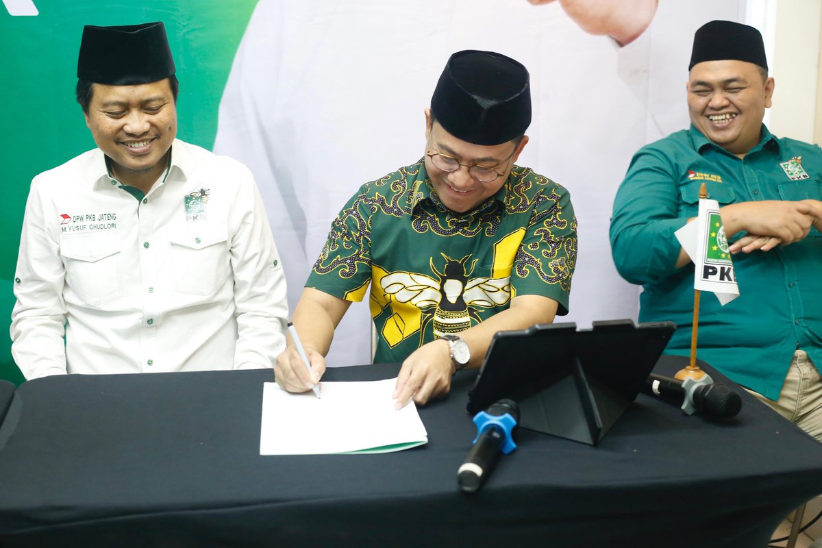 Sukirman_Kir's tweet photo. Bulat dan Tegas, Rapat Pleno DPW PKB Jateng memutuskan:  Memohon &amp; memberikan mandat sepenuhnya kpd Gus Muhaimin @cakimiNOW untuk ditetapkan &amp; disyahkan kembali sebagai Ketua Umum @DPP_PKB dalam Muktamar di Bali. @EmHasanuddin @pkbjawatengah https://t.co/QJzN1jCMh7