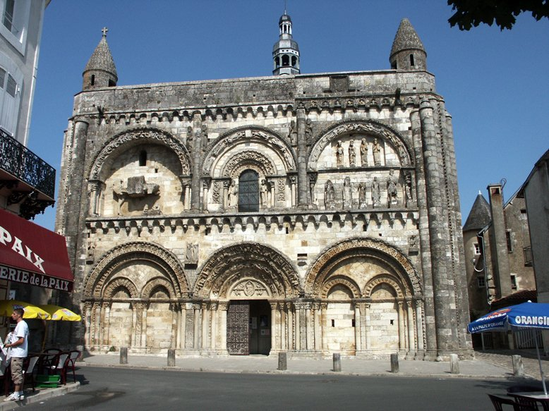 ChristineAlfarg's tweet photo. Appel au mécénat🙏pour l'église Saint-Nicolas, du XIIe siècle, située au cœur du bourg de #Civray, l'un des édifices majeurs de l'art roman en #Poitou.@departement86 @brunobelin @Prefet86 @JeromeFerchaud @PierreOlley @AmisCivraisien @caue_86 @bernstephane @fond_patrimoine #Vienne https://t.co/HLkUFdJVEB