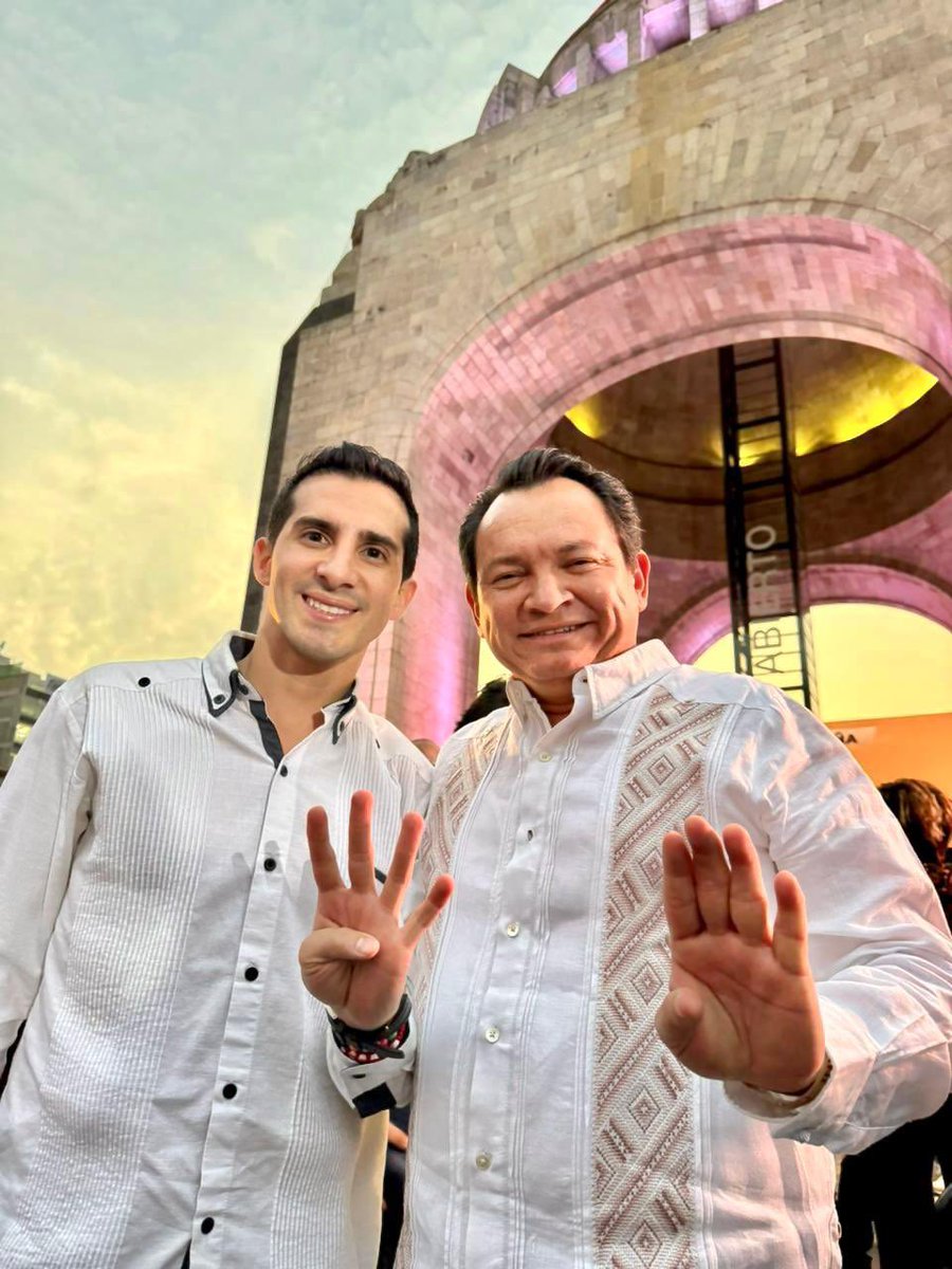 Rommel_Pacheco's tweet photo. Feliz cumpleaños amigo @huachodiazmena mis mejores deseos en este día y en lo que viene pronto para ti que es transformar a Yucatán en su mejor versión ¡Muchas Felicidades Gobernador! https://t.co/XyKfiF16uM