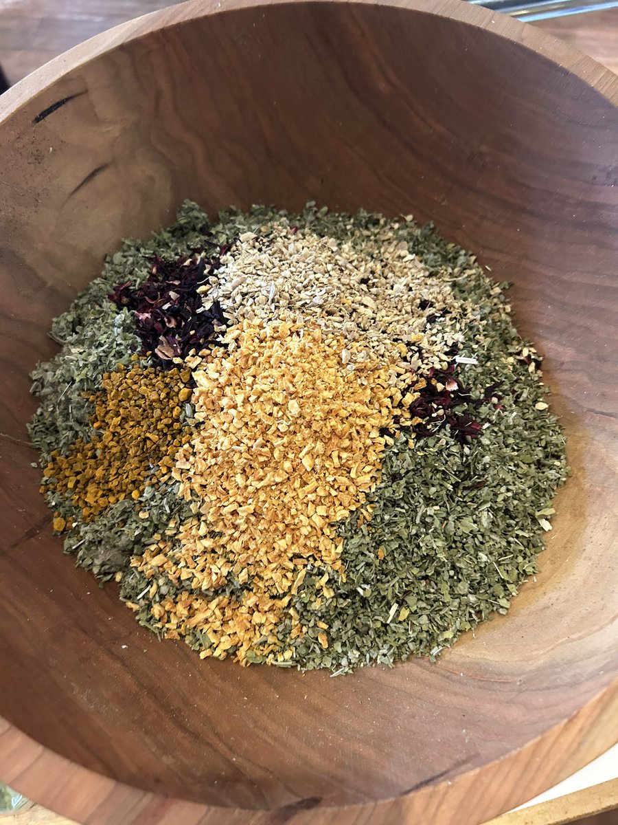 tishterps's tweet photo. custom tea blends I made at work. It’s been so exciting being able to practice what I’ve been learning in school. 
#herbalist #herbalmedicine https://t.co/w5leESUKfM