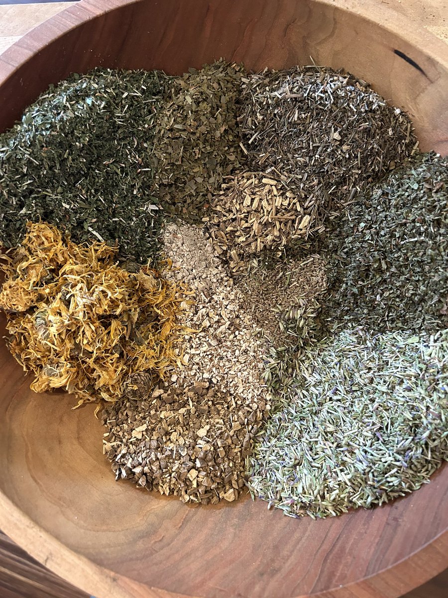tishterps's tweet photo. custom tea blends I made at work. It’s been so exciting being able to practice what I’ve been learning in school. 
#herbalist #herbalmedicine https://t.co/w5leESUKfM