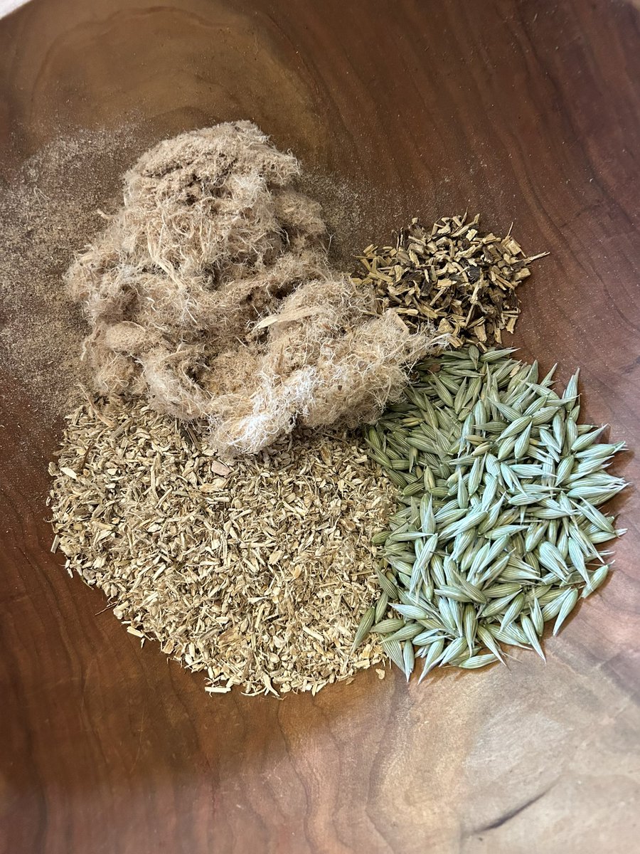 tishterps's tweet photo. custom tea blends I made at work. It’s been so exciting being able to practice what I’ve been learning in school. 
#herbalist #herbalmedicine https://t.co/w5leESUKfM