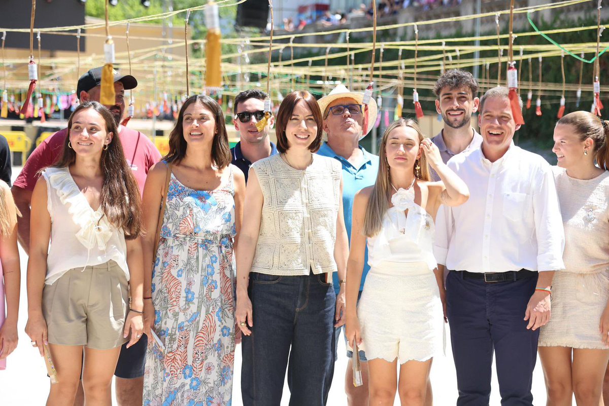 La Fira d'Agost de Xàtiva és la més antiga de tota la Comunitat Valenciana i, al mateix temps, està més viva que mai. 

Hui, amb l'alcalde <a href="/rogerxativa/">Roger Cerdà i Boluda</a>. Gràcies pel teu afecte i enhorabona per aquest esdeveniment, punt de trobada de les nostres millors tradicions.