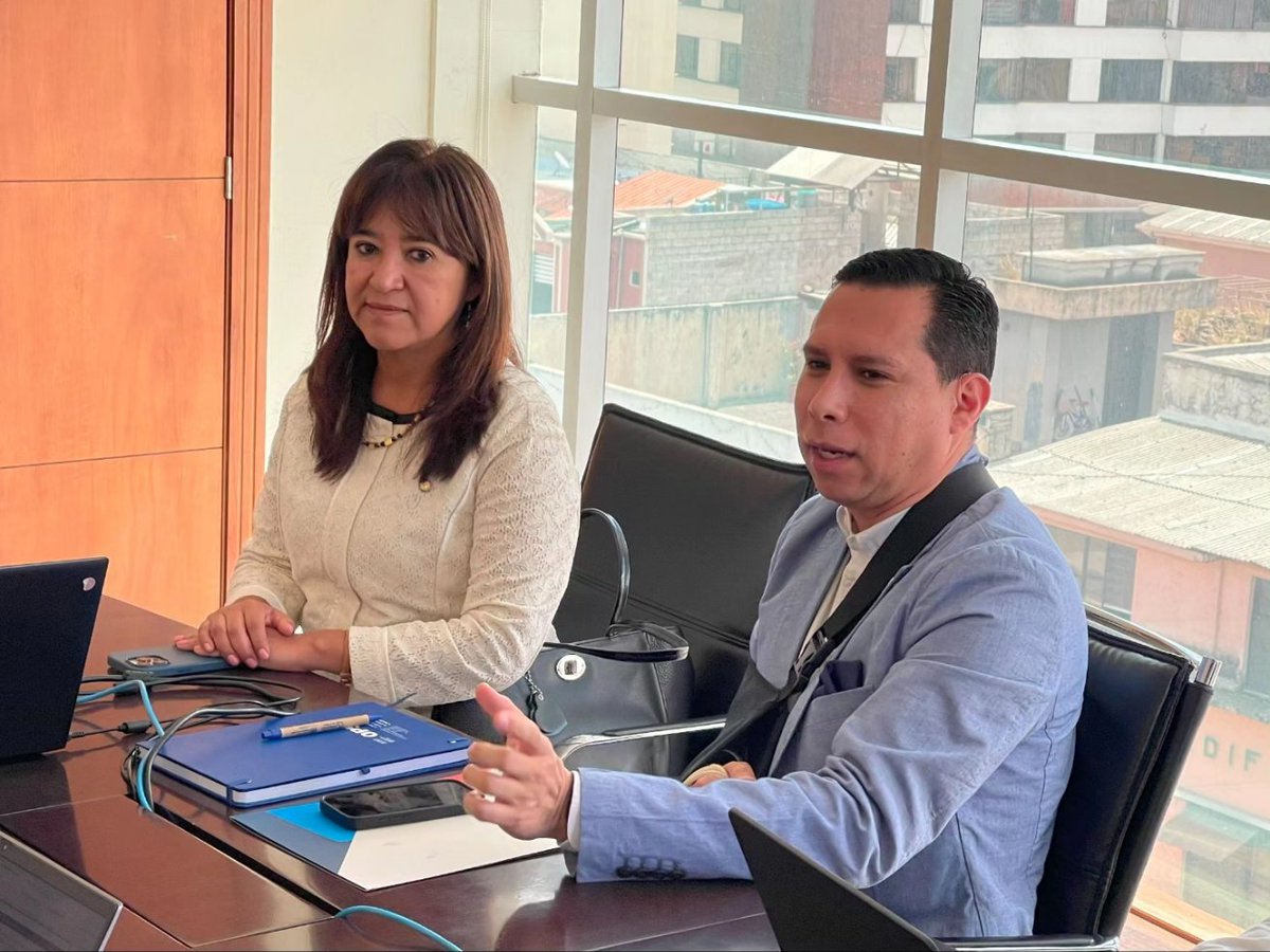 La ministra <a href="/SadeFritschiEc/">Sade Fritschi</a> se reunió con representantes de la <a href="/OPSECU/">Eigen Layer Foundation</a> para coordinar acciones y fortalecer la cooperación en la evaluación del riesgo climático y su impacto en la salud pública, así como revisar y apoyar la presentación de propuestas al <a href="/theGCF/">Green Climate Fund</a>.