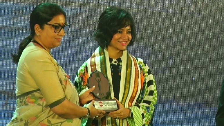 indulgexpress (@indulgexpress) on Twitter photo Fashion designer <a href="/PallaviSinghee/">pallavi singhee</a> receives the #DeviAward.
#DeviAwardsKolkata2024
#DeviKolkata2024 <a href="/Eventxpress/">Event Xpress</a> <a href="/PrabhuChawla/">PrabhuChawla</a> <a href="/AdaniOnline/">Adani Group</a> <a href="/NewIndianXpress/">The New Indian Express</a> <a href="/santwana99/">santwanabhattacharya</a> <a href="/glowwithauli/">Auli Active Ayurveda</a> <a href="/sencogoldindia/">Senco Gold & Diamonds</a> <a href="/LICIndiaForever/">LIC India Forever</a> <a href="/radicokhaitan/">Radico Khaitan</a> <a href="/gifts_ahujsons/">gifts_by_ahujasons</a> <a href="/SelvelOne/">SelvelOne</a> Fashion designer <a href="/PallaviSinghee/">pallavi singhee</a> receives the #DeviAward.
#DeviAwardsKolkata2024
#DeviKolkata2024 <a href="/Eventxpress/">Event Xpress</a> <a href="/PrabhuChawla/">PrabhuChawla</a> <a href="/AdaniOnline/">Adani Group</a> <a href="/NewIndianXpress/">The New Indian Express</a> <a href="/santwana99/">santwanabhattacharya</a> <a href="/glowwithauli/">Auli Active Ayurveda</a> <a href="/sencogoldindia/">Senco Gold & Diamonds</a> <a href="/LICIndiaForever/">LIC India Forever</a> <a href="/radicokhaitan/">Radico Khaitan</a> <a href="/gifts_ahujsons/">gifts_by_ahujasons</a> <a href="/SelvelOne/">SelvelOne</a>
