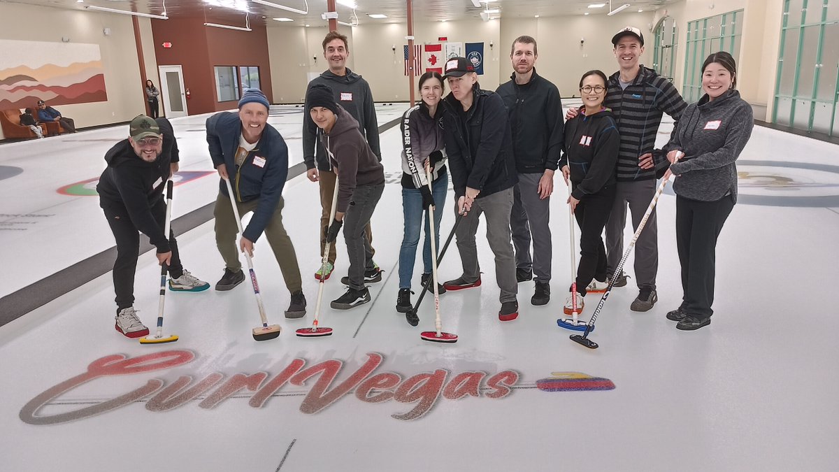 TheCurlVegas's tweet image. This week members and crew from @bluemangroup   came in for a lesson and got to play a few exciting ends. We had quite a few naturals! Thanks for coming and we look forward to the next one! 😀