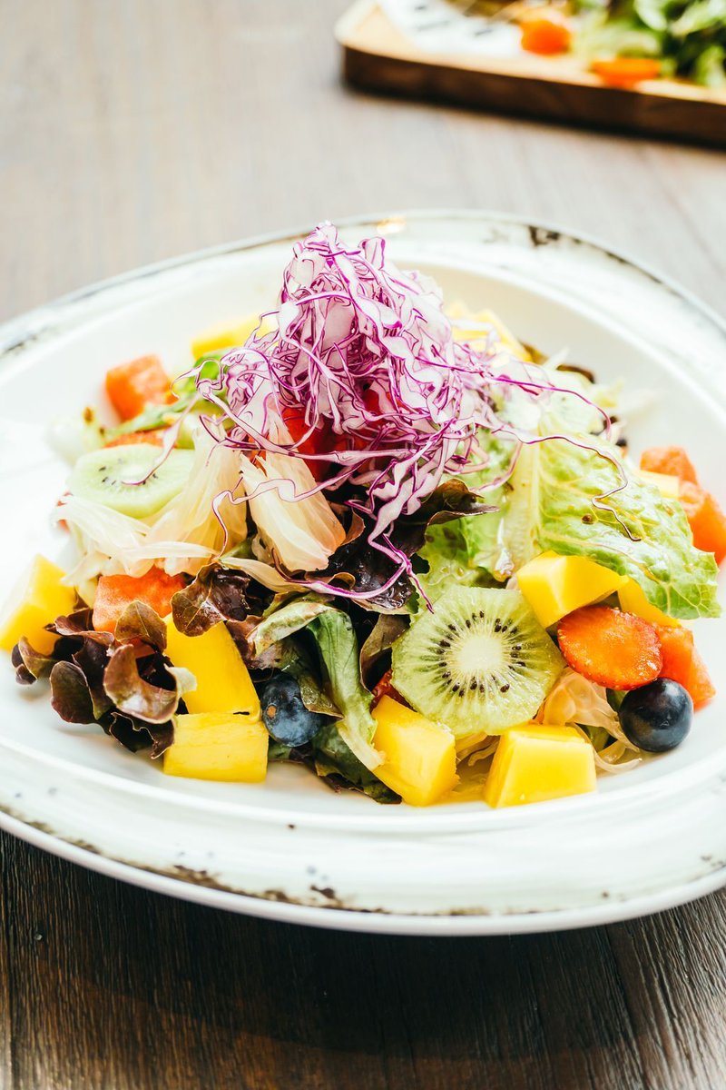 DrKristieLeong's tweet photo. Rainbow on a plate! This berry &amp; veggie-packed salad is as delicious as it is good for you. #healthyeating #healthyfood https://t.co/0fhQWT3meE
