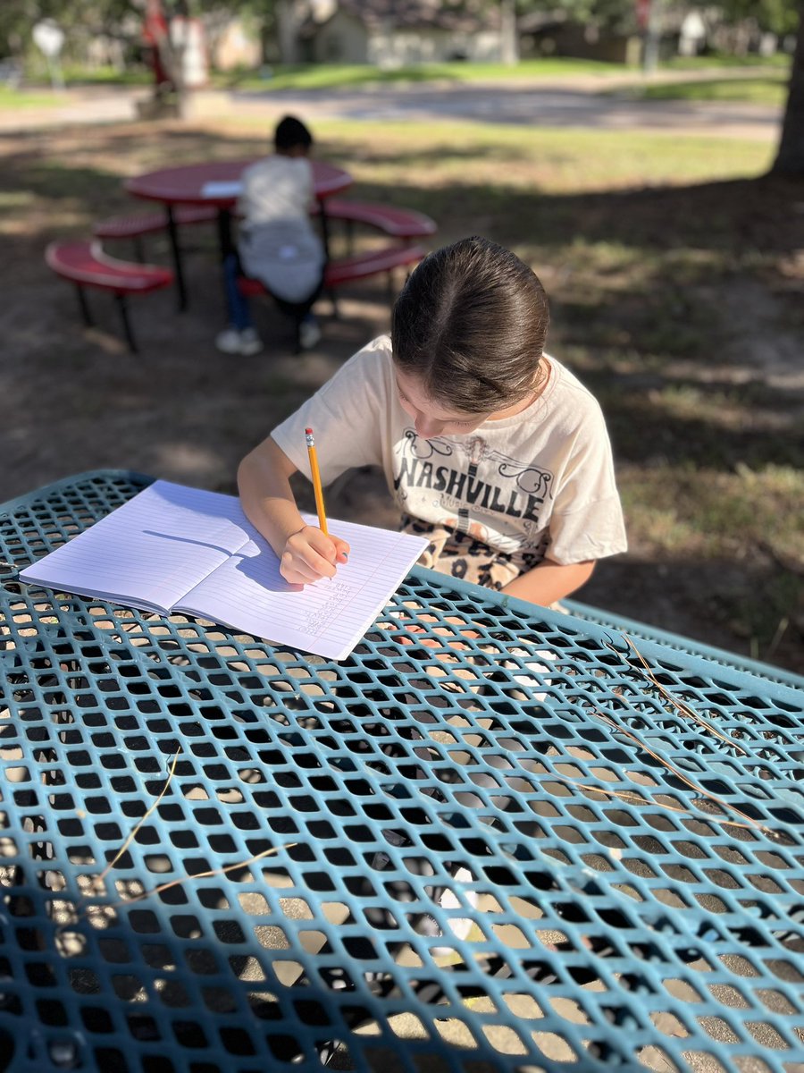 MrsWalker_WHE's tweet photo. Great writers can write about things they observe! 👀 @HumbleISD_WHE https://t.co/pusbotuTpT