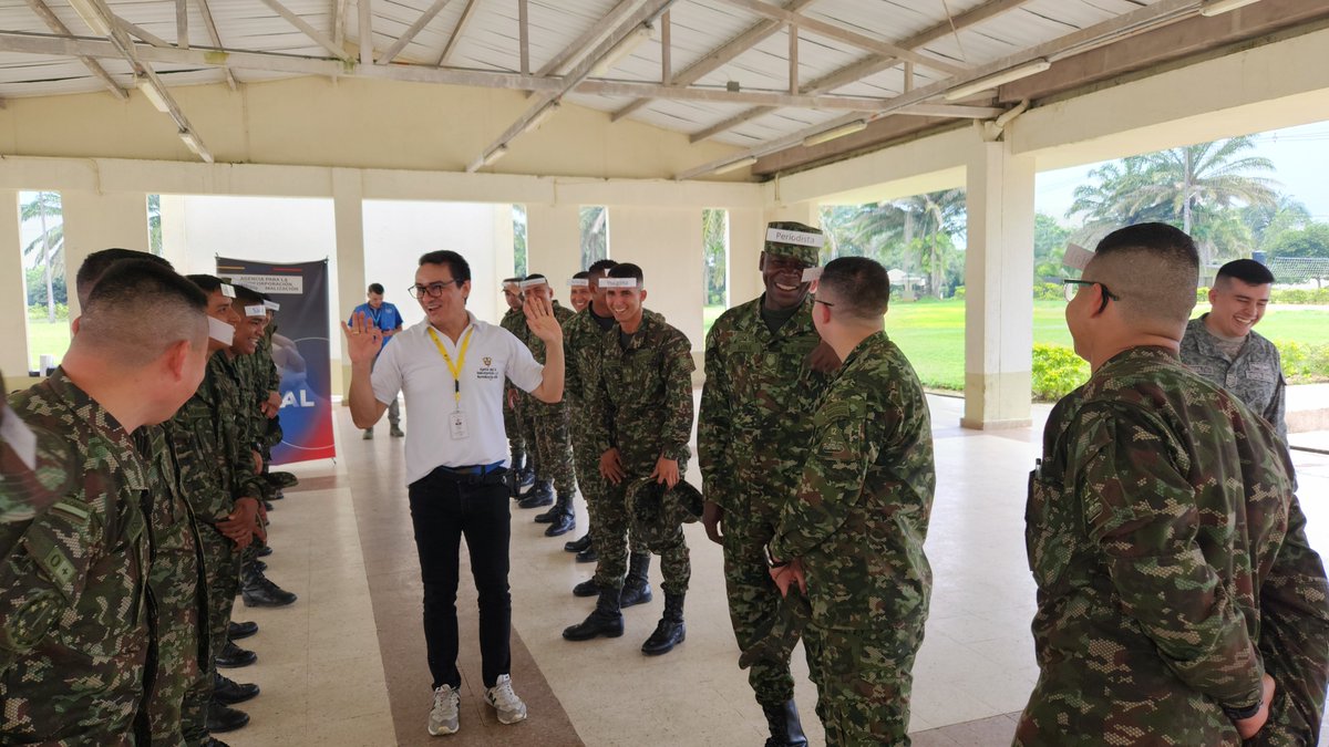 ARNColombia's tweet photo. Crear lazos de fraternidad 🫂 que permitan que las y los #FirmantesDePaz 🕊️ realicen el ejercicio pleno de su ciudadanía, en #Caquetá, fue el objetivo de la capacitación que la @ARNColombia realizó a personal militar de @Ejercito_Div6 que prestará seguridad en el #ElDoncello. https://t.co/GZXyj9y6xy