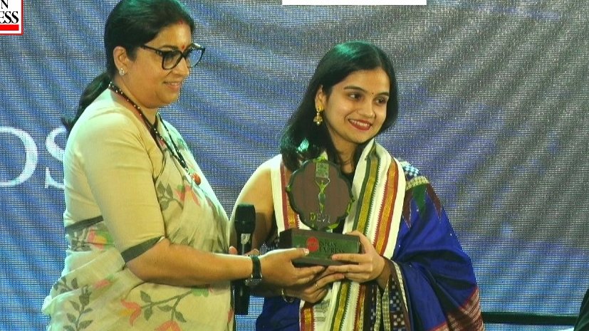 indulgexpress's tweet photo. Actor @Preetiwooman receives the #DeviAward. 

#DeviAwardsKolkata2024

@Eventxpress @PrabhuChawla @AdaniOnline @NewIndianXpress @santwana99 @glowwithauli @sencogoldindia @LICIndiaForever @radicokhaitan @gifts_ahujsons @SelvelOne https://t.co/OpFFoGMyOa