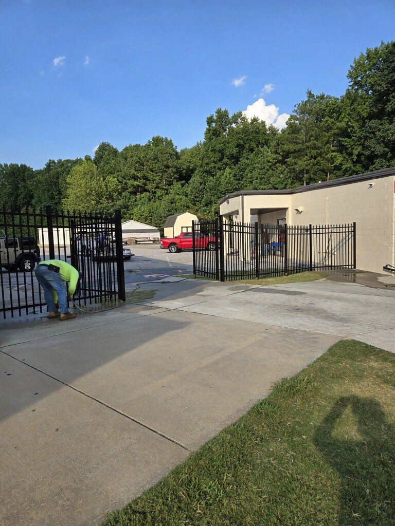 Coach Henson tweet media