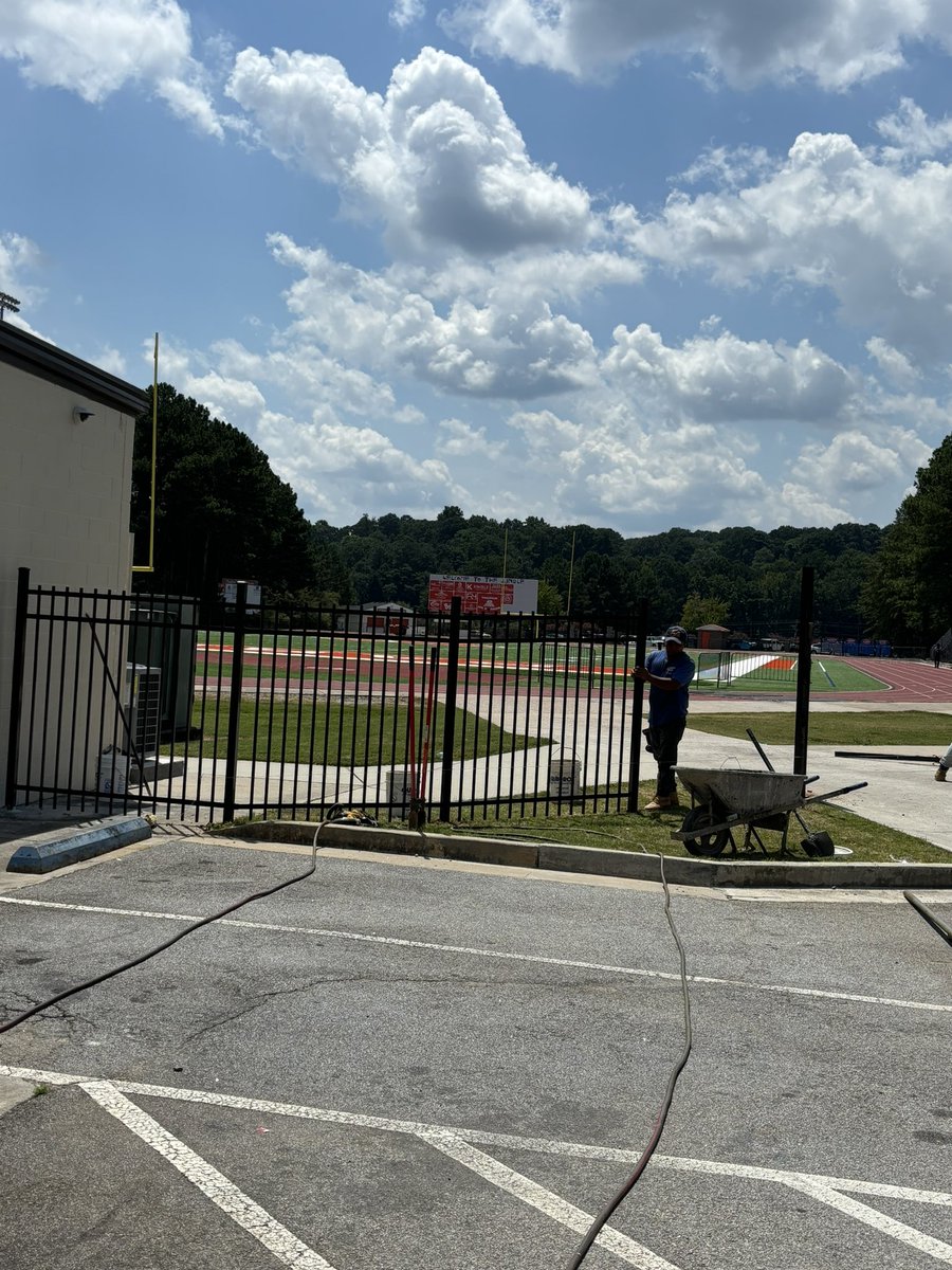 Coach Henson tweet media