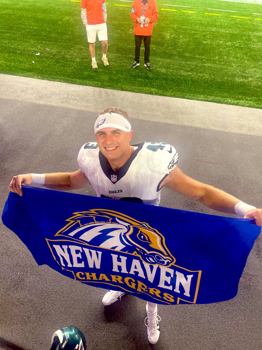 NE10CHAMPS21's tweet image. Great seeing you our guy @KevinFoelsch continuing to represent @UNewHavenFB and @D2Football Keeping balling Kev🦅🐎🦅