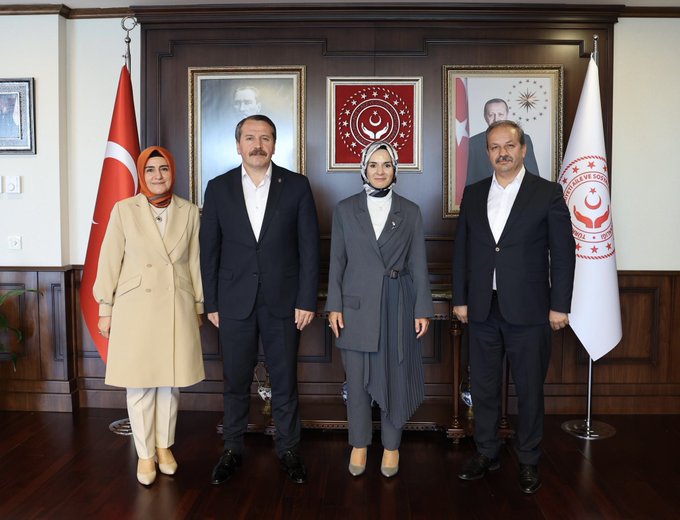 Memur-Sen Genel Başkanı Ali Yalçın, Memur-Sen Genel Sekreteri ve Sağlık-Sen Genel Başkanı Mahmut Faruk Doğan ile Memur-Sen Kadın Komisyonu Başkanı Sıdıka Aydın, Aile ve Sosyal Hizmetler Bakanı Mahinur Özdemir Göktaş’ı ziyaret etti.

Ziyarette Sağlık-Sen Genel Başkanı Doğan;