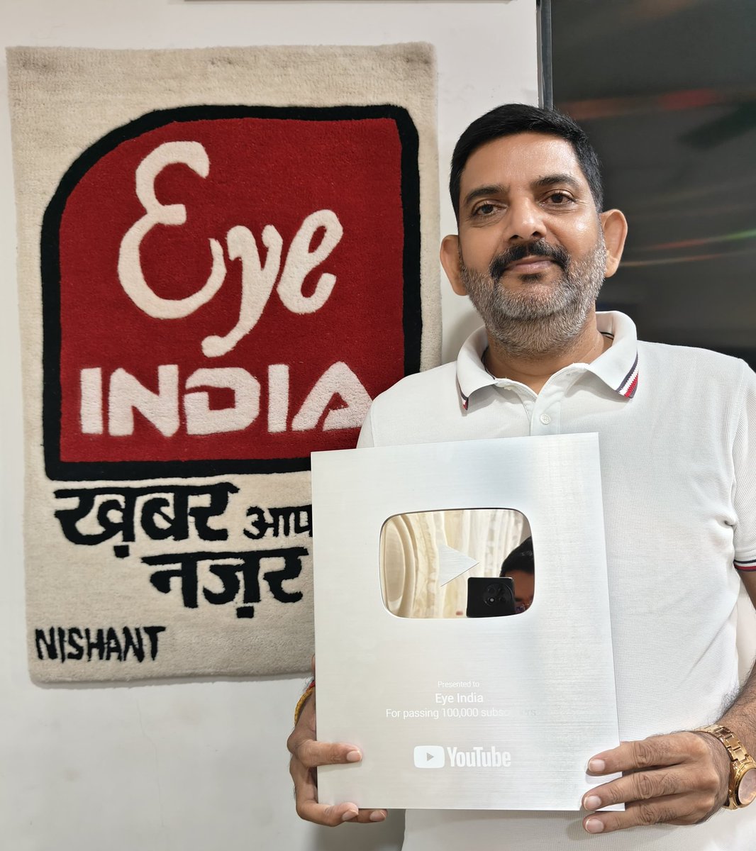 pankajsinghgaur's tweet photo. साथियों की निष्ठा और लगन ,दर्शकों के अटूट विश्वास और विज्ञापनदाताओं के सहयोग,सभी के असीम प्यार से 4 साल पहले Eye India के रूप में जिस पौधे को लगाया था वह आज वटवृक्ष बनने की ओर अग्रसर हो रहा है।You–Tube की ओर से Eye India को मिली सिल्वर प्ले बटन के लिए आभार । https://t.co/Cr0fGLXgyY