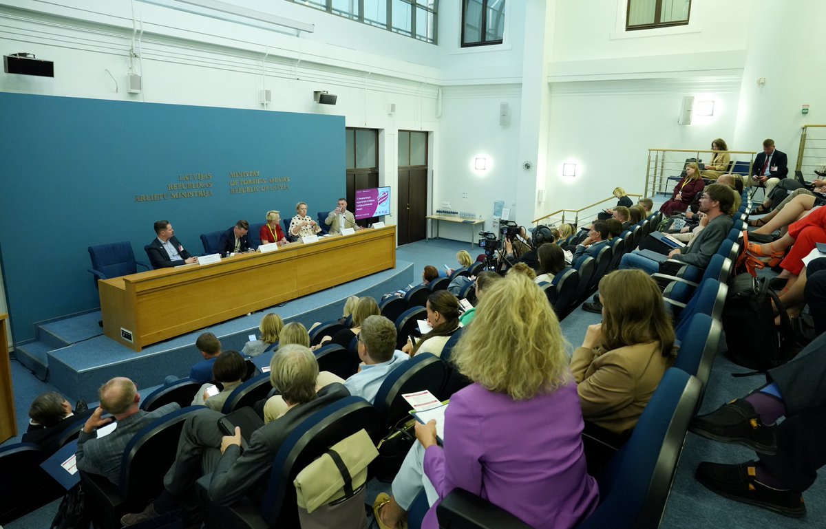 Ārlietu ministrija 🇱🇻 | #atbalstuUkrainu 🇺🇦 (@arlietas) on Twitter photo 💻 Diskusijā par valsts un sabiedrības sagatavotību pretoties dezinformācijai, jauno tehnoloģiju izaicinājumiem un mākslīgā intelekta pieaugošo lomu piedalās parlamentārā sekretāre Dace Melbārde, <a href="/Brivibas36/">Valdības māja</a> Stratēģiskās komunikācijas koordinācijas departamenta direktors 💻 Diskusijā par valsts un sabiedrības sagatavotību pretoties dezinformācijai, jauno tehnoloģiju izaicinājumiem un mākslīgā intelekta pieaugošo lomu piedalās parlamentārā sekretāre Dace Melbārde, <a href="/Brivibas36/">Valdības māja</a> Stratēģiskās komunikācijas koordinācijas departamenta direktors