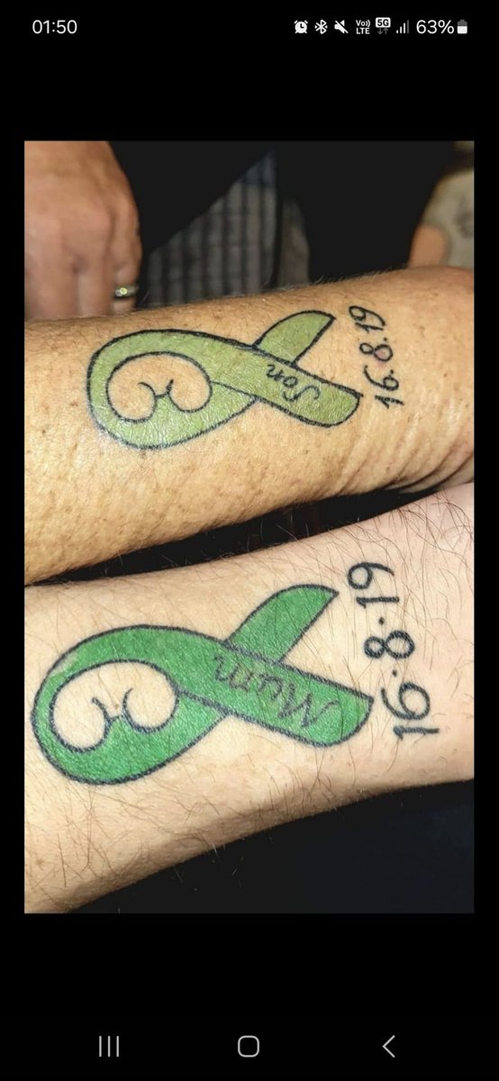 batts_9's tweet photo. 5 years! Happy kidneyversary mum 💚 https://t.co/Sn4I2arn3B
