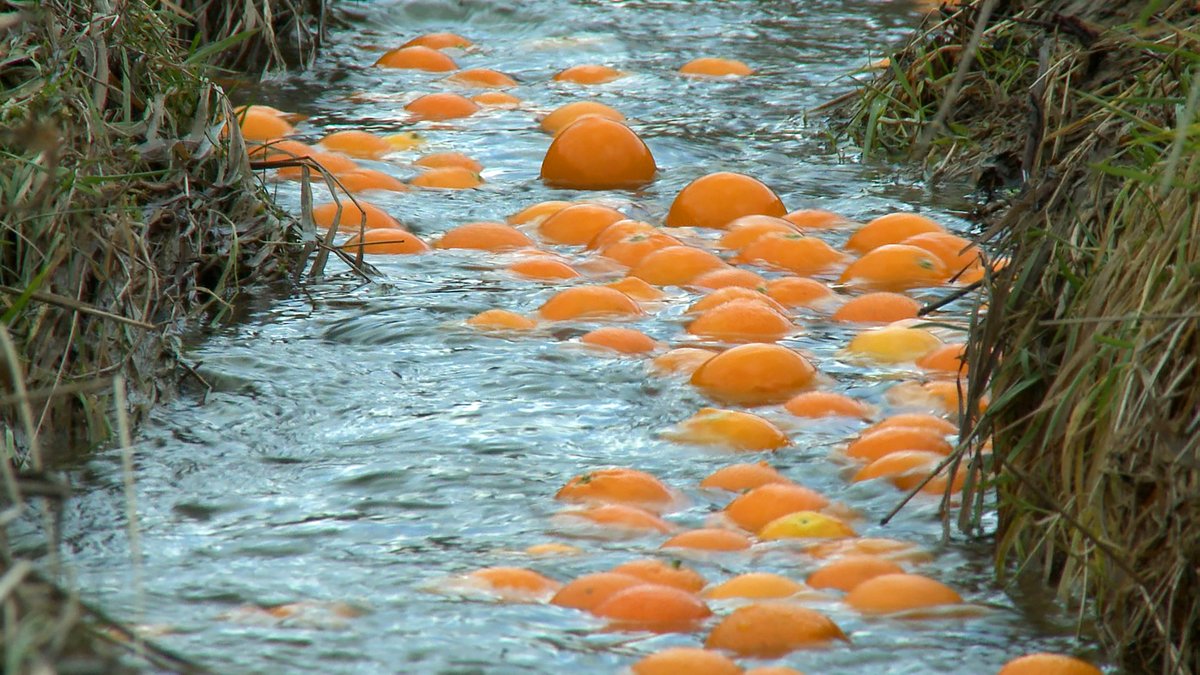 meanwhile in London Bob &amp; Sink flows on for one last weekend at <a href="/royalacademy/">Royal Academy</a> #SummerExhibition 
Irvine &amp; Spence