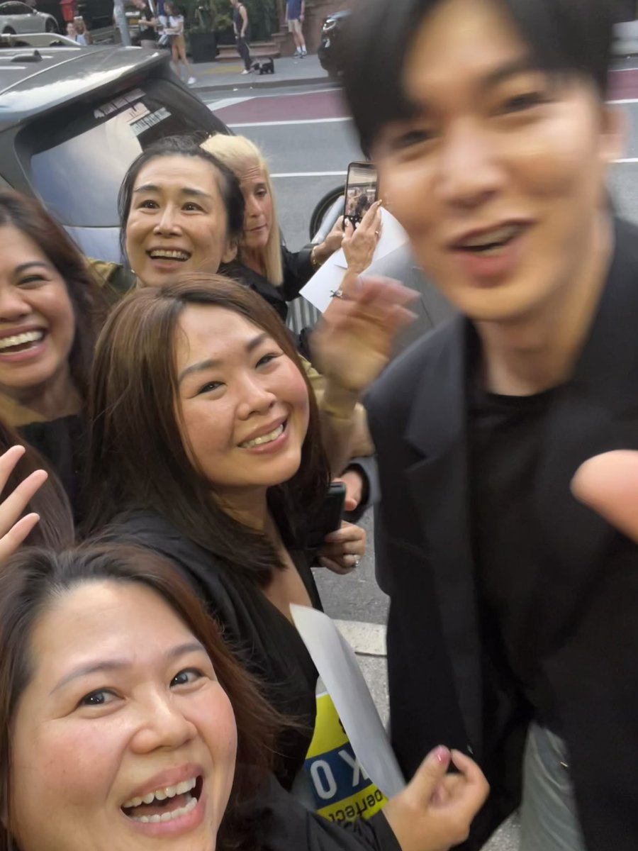 Happy Friday Minoz ~ Still cannot move on from Wednesday night ☺️☺️☺️ <a href="/actorleeminho/">Lee Min Ho</a> 

#leeminho #actorleeminho #pachinko #nyc #usa_minoz