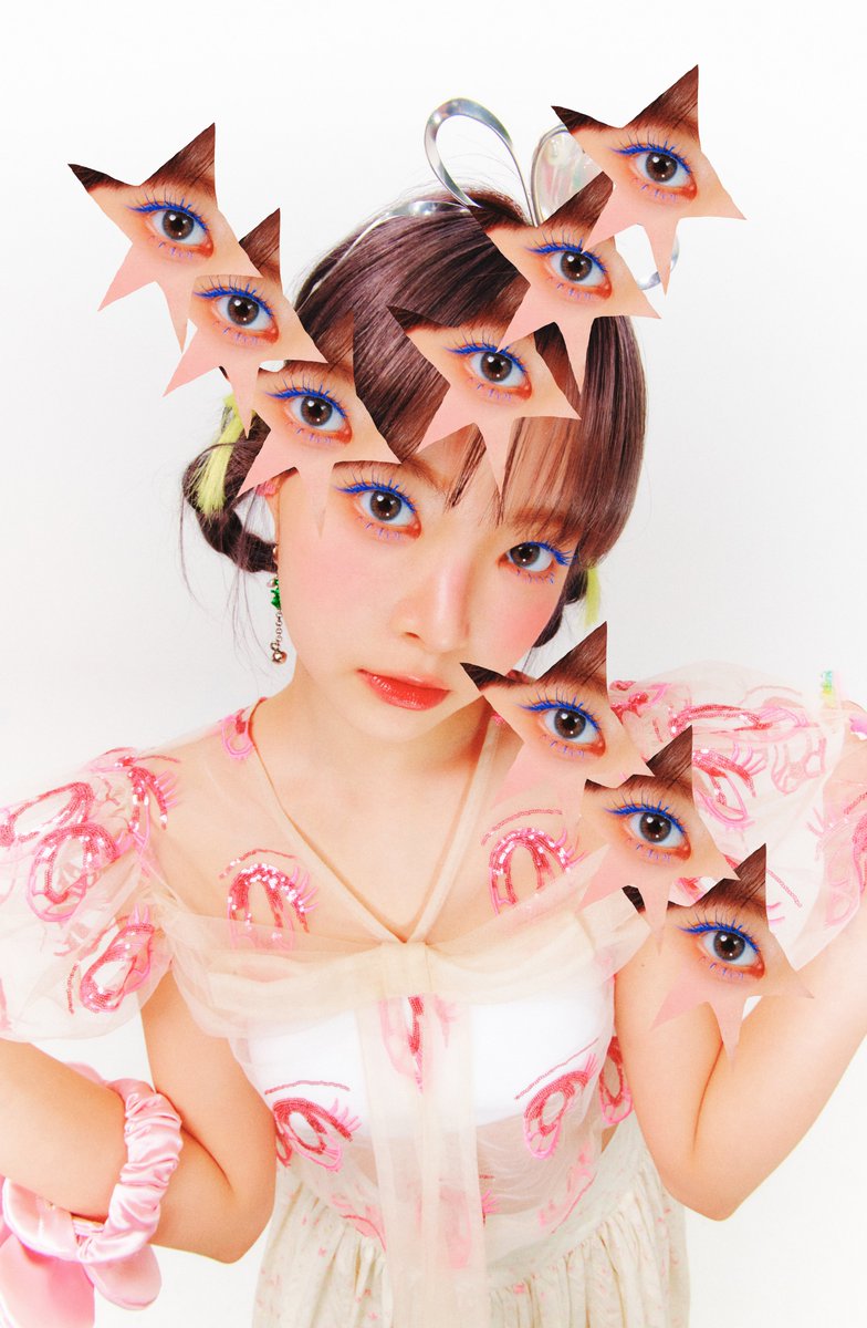 SOURCEMUSIC's tweet photo. LE SSERAFIM 4th Mini Album 'CRAZY'
CONCEPT PHOTO
ODD FAIRY FLOSS
#HONGEUNCHAE #홍은채

https://t.co/yWIntyPU0E 
2024.08.30 1PM (KST) | 12AM (ET)

#LE_SSERAFIM #르세라핌
#LE_SSERAFIM_CRAZY https://t.co/j6LHuKEoBW