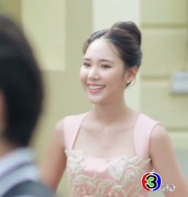 pimploii_'s tweet photo. ขอบคุณที่พรชีวัน มีซีนที่ทำให้เห็นสาวๆ แต่วตัวสวยๆ 

เพราะสวยมากก
#ลออจันทร์ คือสวยสง่า สมเป็นลูกครึ่ง 

#ขวัญฤทัย คือไม่ทิ้งเรื่องจัดการอาหาร สมัยตอนเป็นไอ้ทัย

#ใจพิสุทธิ์ ครูหนูพุก คือครูที่สวยที่เลย

#ดุจอัปสร สมกับที่เคยทำพีอาร์ ก็คือประสานงาน 10 ทิศจริง

 #พรชีวันEP9 https://t.co/AbcMPoEK1K