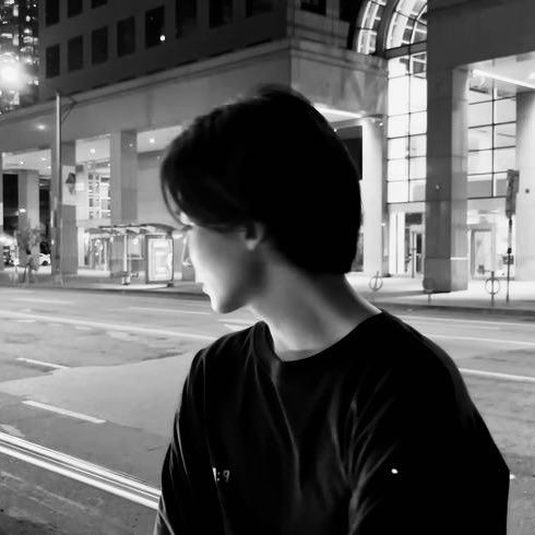 behind the lenses, under the city lights🌃 
#csd #CARAT_SELCA_DAY #CSD #정한 #JEONGHAN #SEVENTEEEN