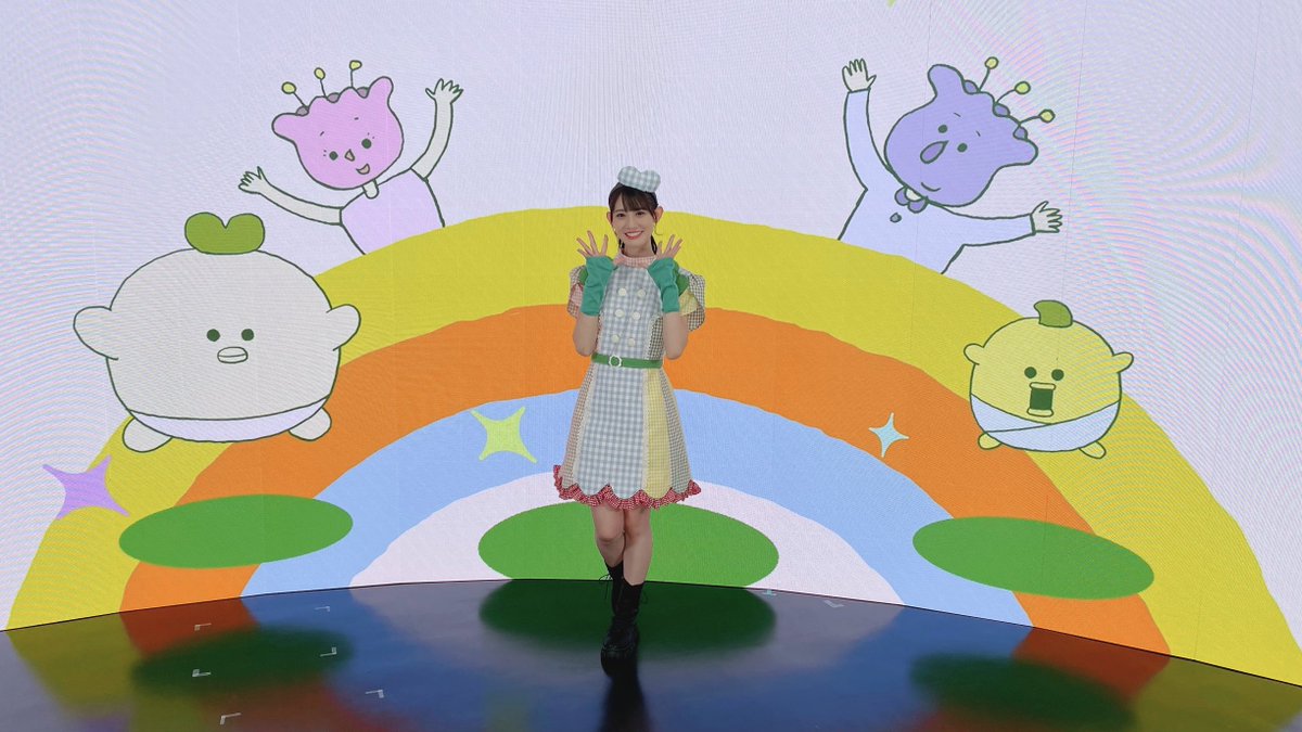 tvk『#みらいみらいばぁ』の歌のおねえさん 秋本帆華が歌っている