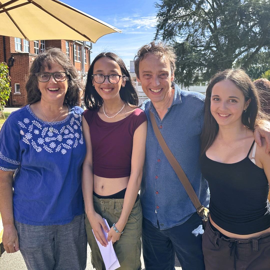 Congratulations to Mei for achieving  A*A*A*! 🎉 She celebrated this fantastic achievement with her family and is excited to embark on her journey studying English and Classics at the #UniversityofOxford. 🎓📚  #alevelresults #GDSTresults
Read More : ow.ly/RHya50SZkxN