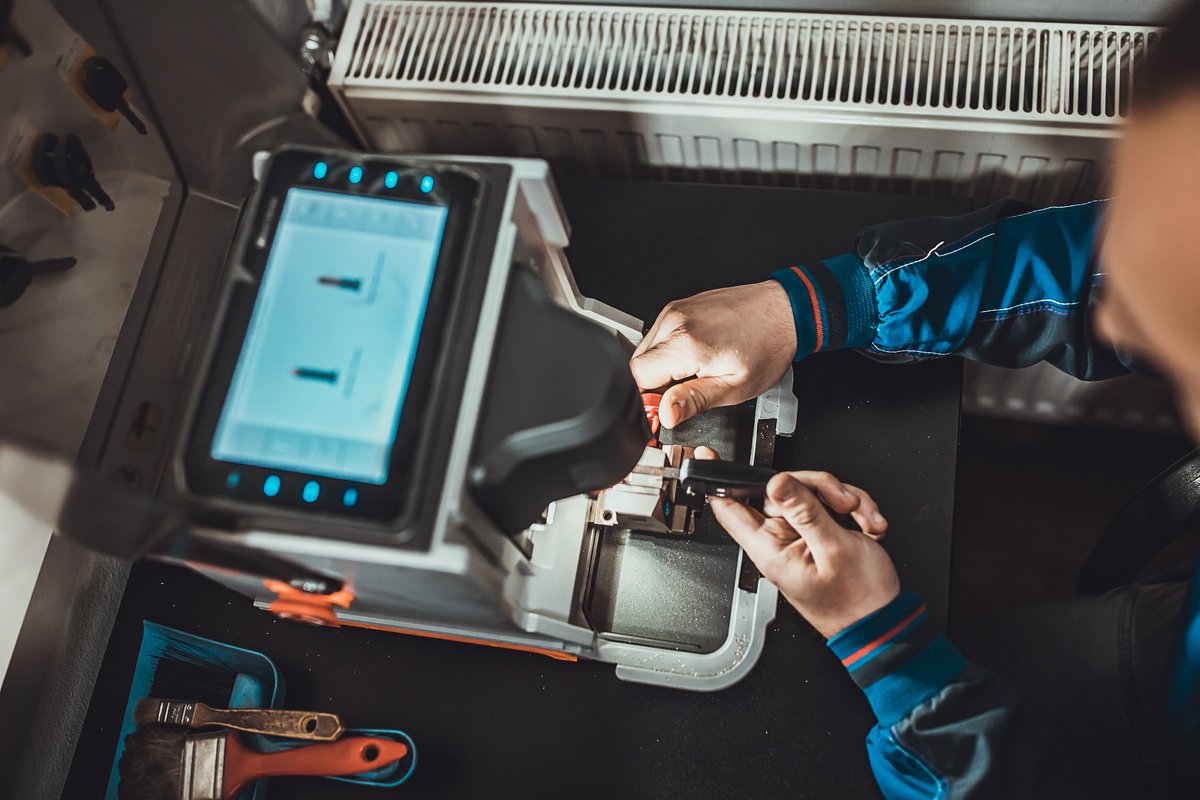 RedsSafeandLock's tweet image. Need a spare key for your home or business? Red's Safe & Lock offers key cutting services for all your needs. Call us at 713-477-7128 to schedule an appointment. #DuplicateKeys #KeyCutting