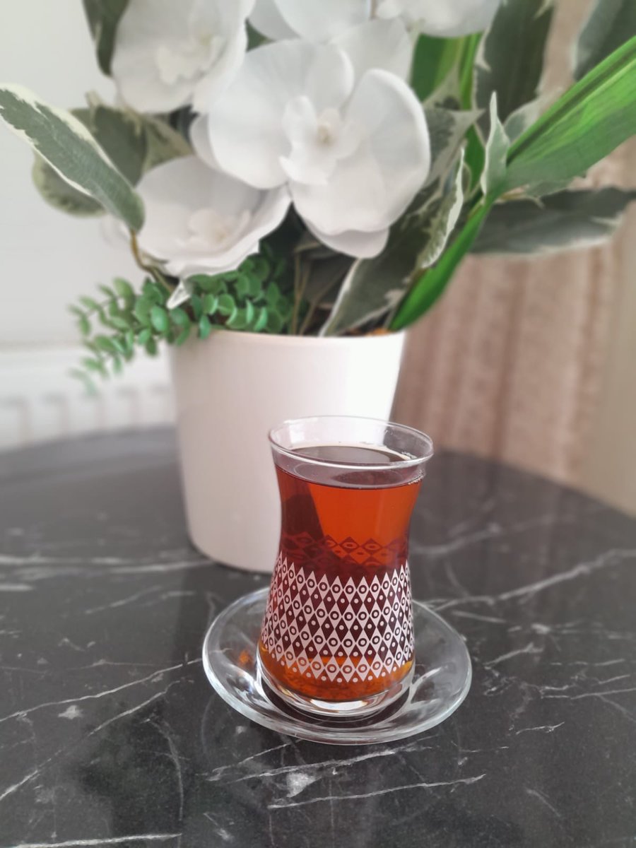 __ayse__0's tweet photo. Hep kahve değil ya birazda çayı gönüllemek lazım 🤎🌸 https://t.co/9AeMwWp3vg