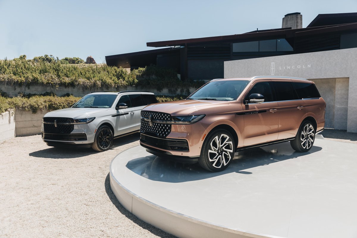 lincolnqc's tweet photo. Le seul, l’unique, l’emblématique. Voici le nouveau Lincoln #Navigator 2025. Découvrez sa fonction Rejuvenate, son écran panoramique de 48 po, sa calandre avant redessinée, et bien plus encore en consultant le lien dans notre bio. https://t.co/44hWWqGohE