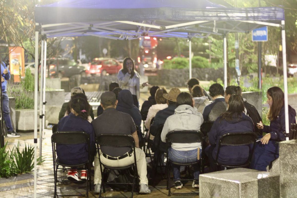 Ceci_vadillo's tweet photo. Ni la lluvia nos detiene ☔️

En este equipo, caminamos, construimos y no nos rendimos ❤️‍🔥

Somos la resistencia de la Miguel Hidalgo 👊🏽

Gracias San Miguel Chapultepec, por compartirme sus necesidades e ideas.

Seguiremos trabajando para ser la representación digna que merecemos. https://t.co/XEPZcqykfK