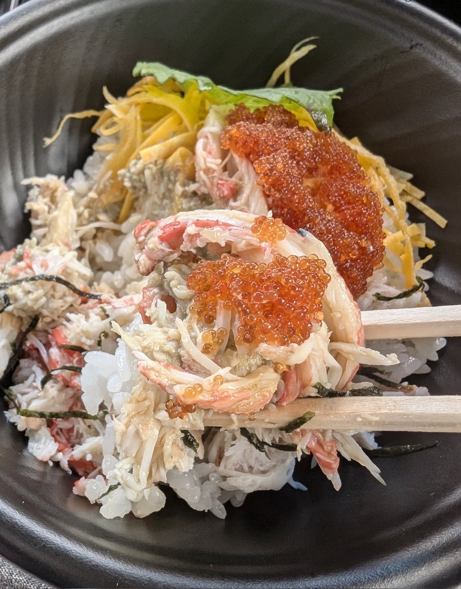 okuyama19700406's tweet photo. 山形県鶴岡市馬場町
丼ものテイクアウト専門店
「2 YOU」カニ丼!
7月末にオープンした同級生がやってるお店。前回ローストビーフ丼食べて美味しかったので…カニ丼!これも美味しかった!嫁も「旨い!これは安いよ!」と大絶賛!
#鶴岡丼ものテイクアウト専門店
#鶴岡美味しいローストビーフ
#2You https://t.co/58FPrWeRSF