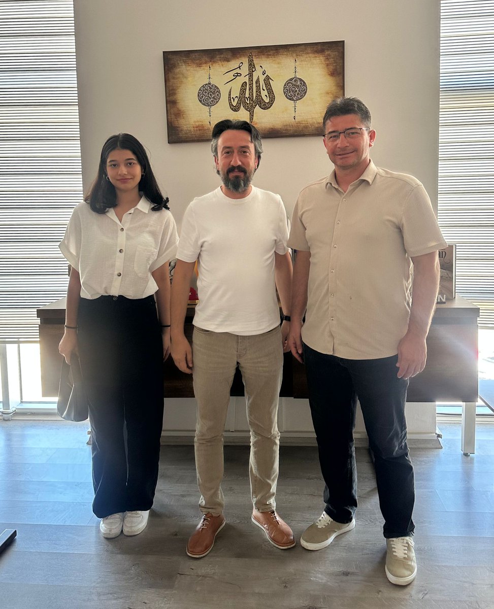 Dünya Sağırlar İslam Federasynu Başkanı Muhammed İkbal YILDIZ ve İşaret Dili Çevirmeni Hiranur YILDIZ ile Sincan Belediysi Kültür ve Sosyal Müdürü Enis  ŞENSES'i ziyaret ve İşitme Engellilr için Aile projesi hakkında görüşme gerçekleştirldik. Misafirperverlği için Teşekkür ederiz