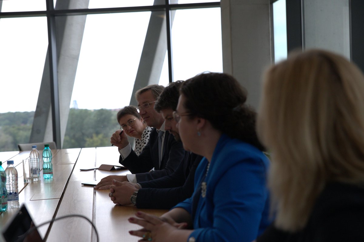 Šodien LU Akadēmiskajā centrā viesojās <a href="/Finmin/">Finanšu ministrija</a> ministrs <a href="/aseradens/">Arvils Ašeradens</a>, kas ar Padomes priekšsēdētāja vietnieci Baibu Apini, rektoru <a href="/gundars_berzins/">Gundars Berzins</a> un prorektoriem <a href="/KStrada/">Kristīne Strada-Rozenberga</a> un <a href="/guntarskit/">Guntars Kitenbergs</a> pārrunāja LU sasniegumus un ietekmi uz sabiedrības un valsts attīstību 🤝