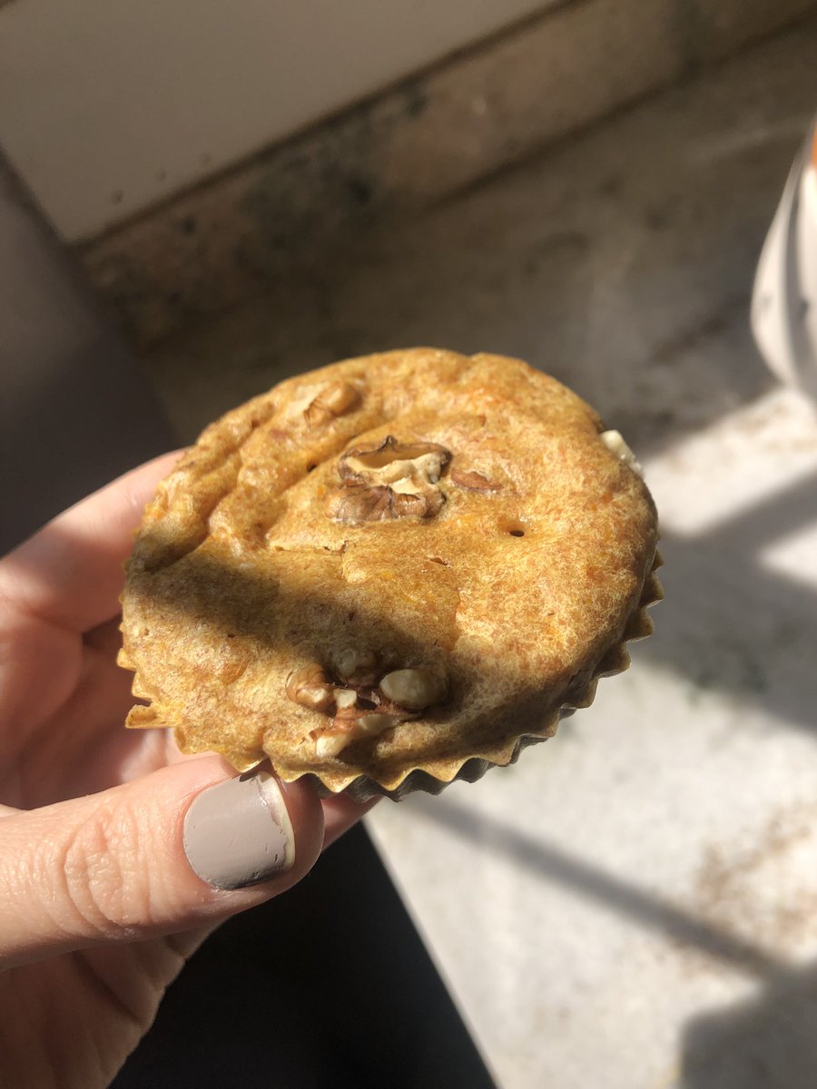 luuuucho28's tweet photo. ⋆.ೃ࿔*:・ CARROT CAKE rica y LOWCAL⋆.ೃ࿔*:・ receta🥕💌
#edtwtㅤ #edtw #lowcalorierecipe https://t.co/YF2anaT1tk