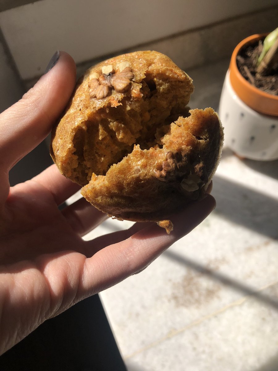 luuuucho28's tweet photo. ⋆.ೃ࿔*:・ CARROT CAKE rica y LOWCAL⋆.ೃ࿔*:・ receta🥕💌
#edtwtㅤ #edtw #lowcalorierecipe https://t.co/YF2anaT1tk