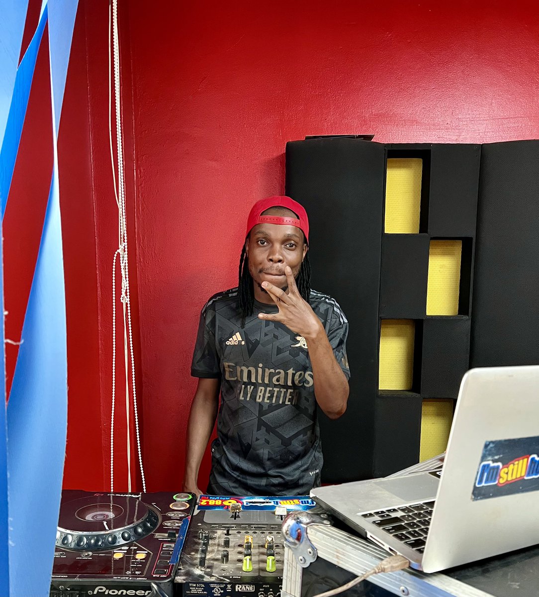 882SanyuFM's tweet photo. Get your dancing shoes on!!! it's the #Hitmixat6 with @deejaystarboyug
#SanyuFMSriveShow https://t.co/RvQh4t6m6r