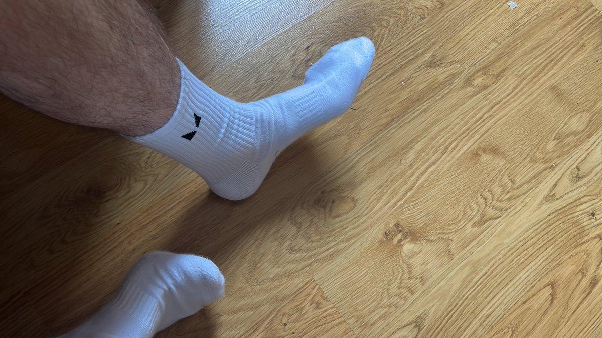 MasterG2442's tweet photo. @Fan_of_socks Come worship slaves https://t.co/yo7j6DfXVM