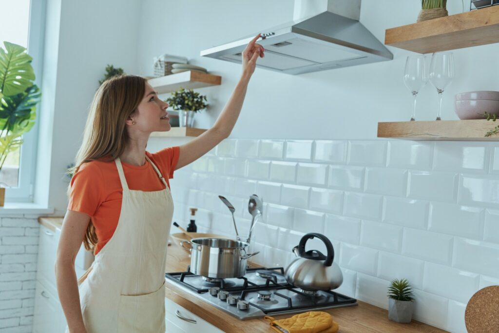 ElectronowE's tweet photo. ¿Qué tipos de campanas de cocina hay? https://t.co/dNqvneWqU1 https://t.co/UfPcH4gtvS