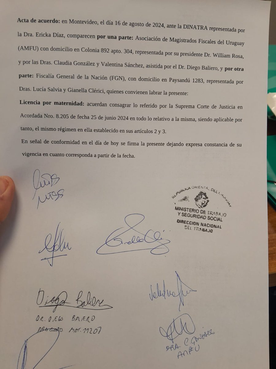 Willian_M_Rosa's tweet photo. Hoy llegamos a un acuerdo entre AMFU-FGN en el MTSS para consagrar la EXTENSIÓN DE LA LICENCIA MATERNAL tomando como referencia lo dispuesto por la SCJ en la ACORDADA 8205/2024. 

Era uno de los puntos que AMFU propuso a FGN  acordar en un CONVENIO. 

No se aceptó por parte de la FGN la consagración de un régimen de MEDIO HORARIO PARA LACTANCIA DE 4HS, punto que continuaremos reivindicando en otros ámbitos.