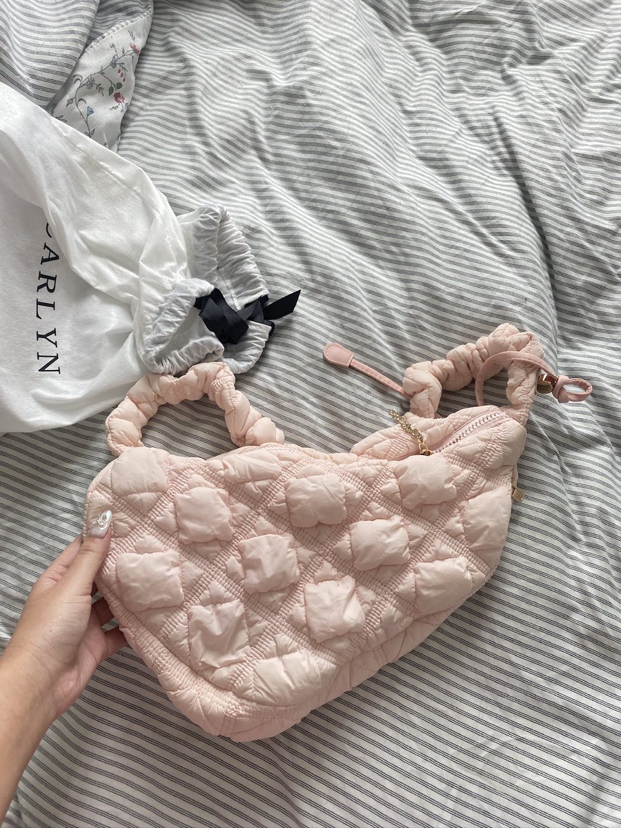 gimycher's tweet photo. ส่งต่อกระเป๋า carlyn
🎀 1,000 free shipping 🎀
มีตำหนิลิปเปื้อนด้านในนะคะ มีถุงอุปกรณ์ครบ

#ส่งต่อกระเป๋า #carlyn #carlynthailand #carlynth #ส่งต่อcarlyn #กระเป๋าcarlyn #พรีเกาหลี #standoilthailand #standoilth #ส่งต่อstandoil #ส่งต่อเสื้อผ้า https://t.co/4Wj7RtQHrL