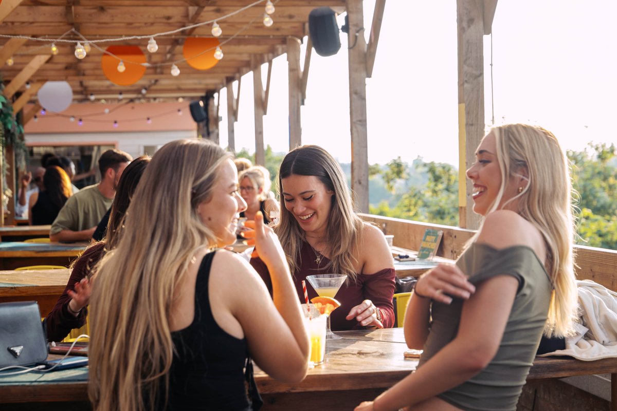Our final Big Fat Movie Quiz of the year is next Monday 19th August at 6:30pm 🍻

Entry to the quiz is just £2.50 per person making this the perfect way to kick off your evening before catching a screening of Twisters at our sister venue <a href="/rooftopfilmclub/">Rooftop Film Club UK</a>'s cinema in Peckham!