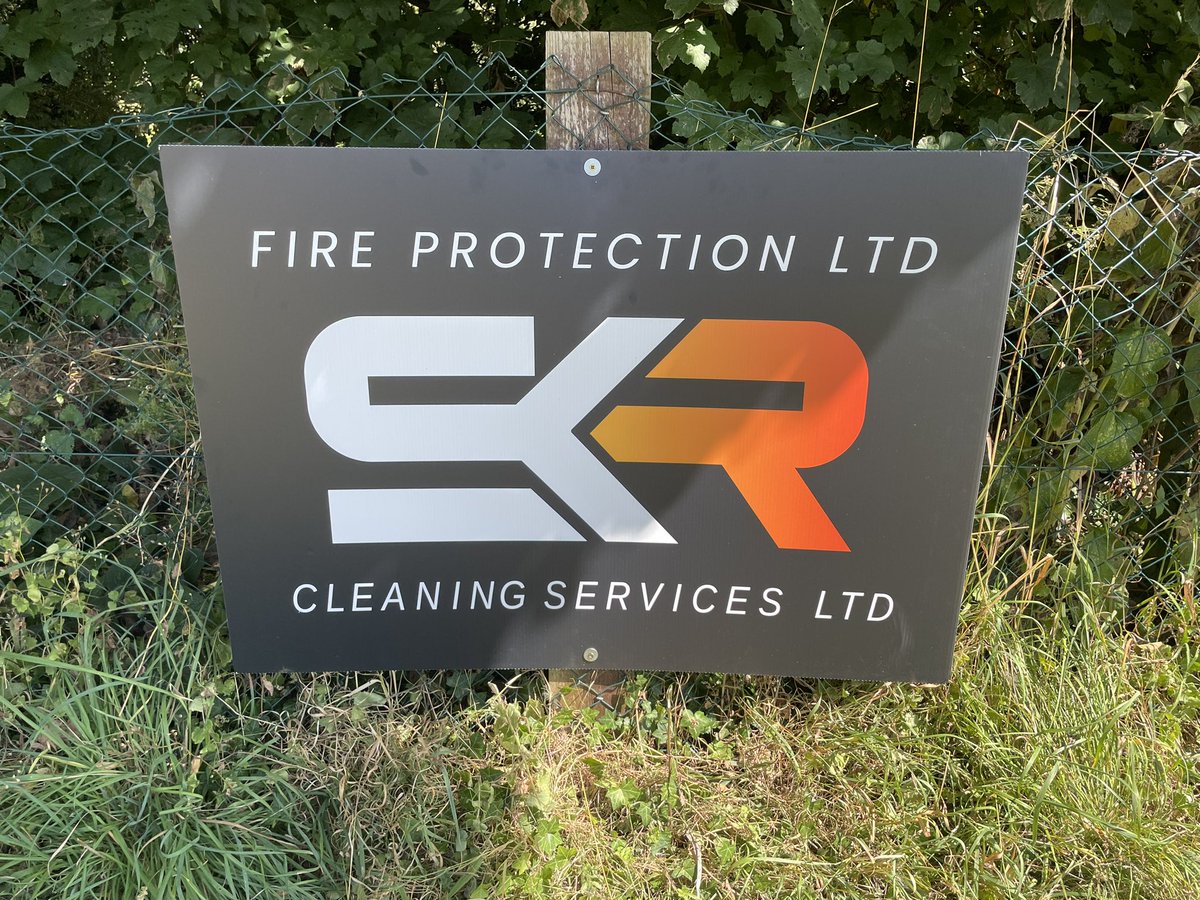FcThurlowMen's tweet photo. Our new sponsorship boards, ThankU 2 the business that R on board with Thurlow FC. These boards R on show 24/7 If U would be interested in sponsoring, 12 months or 24 months please get in touch for details. email thurlowfcmen@outlook.com. Boards are 1200x900. 
UpTheThurlow 🔵🔴👊 https://t.co/JbnZbB8SQS
