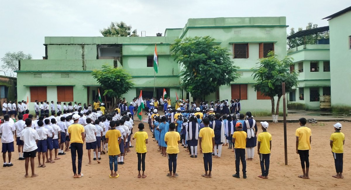 Pmeher1990's tweet photo. @scstdevdept #HarGharTiranga2024 
#Mahipur_Ashram_School_Balangir https://t.co/Gc0DuI0Y4B